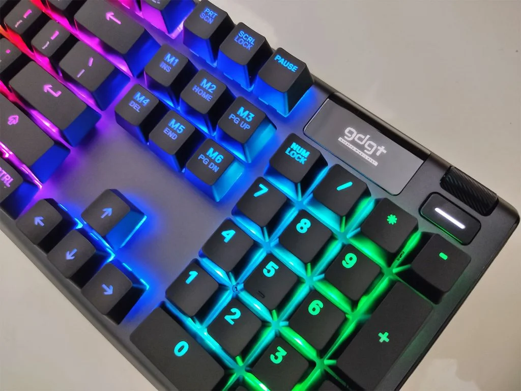 SteelSeries APEX 5 Hybrid Mechanical Keyboard Review - Gadgets Middle East
