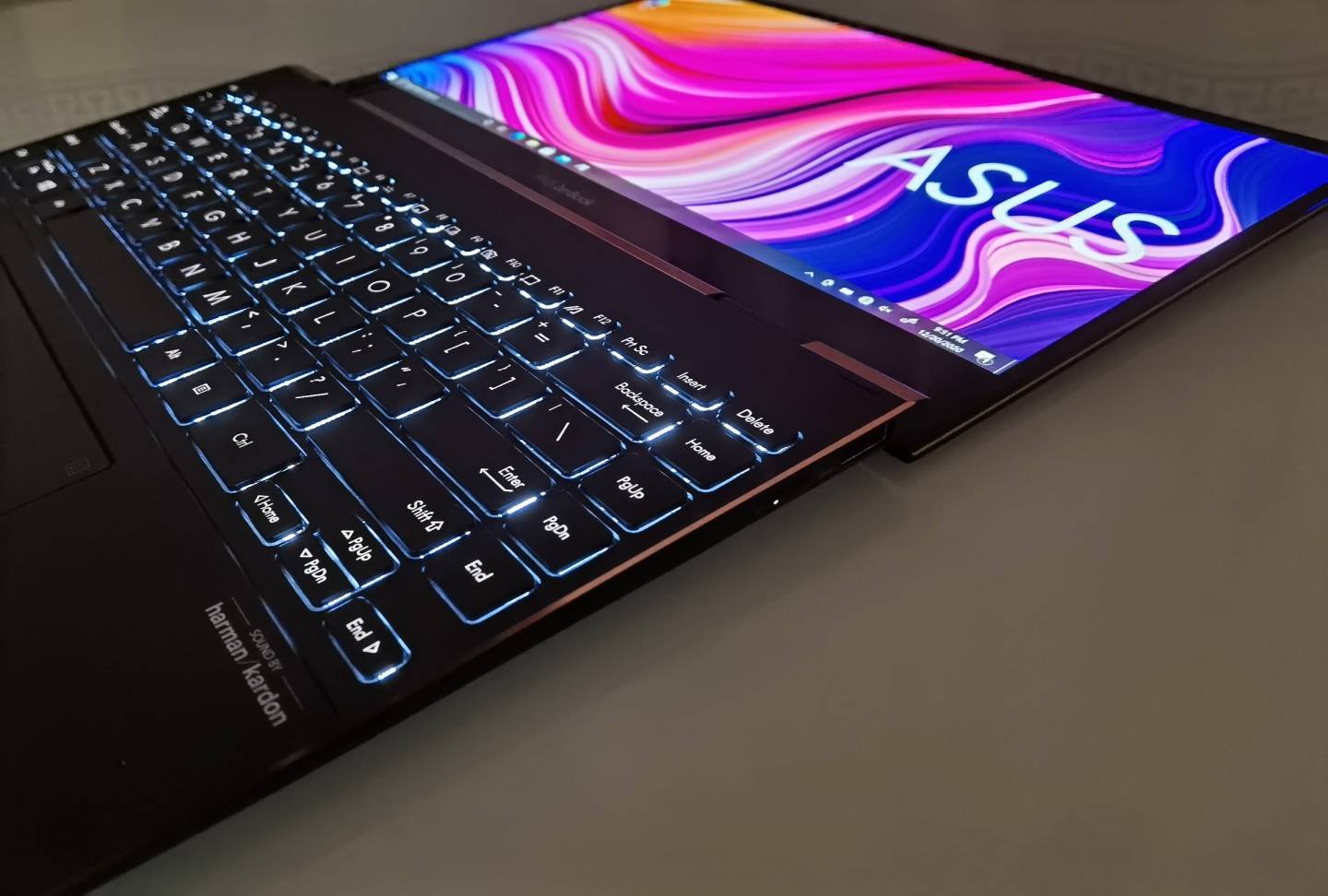 Asus zenbook flip s13 ux371 на сколько градусов складывается ноутбук