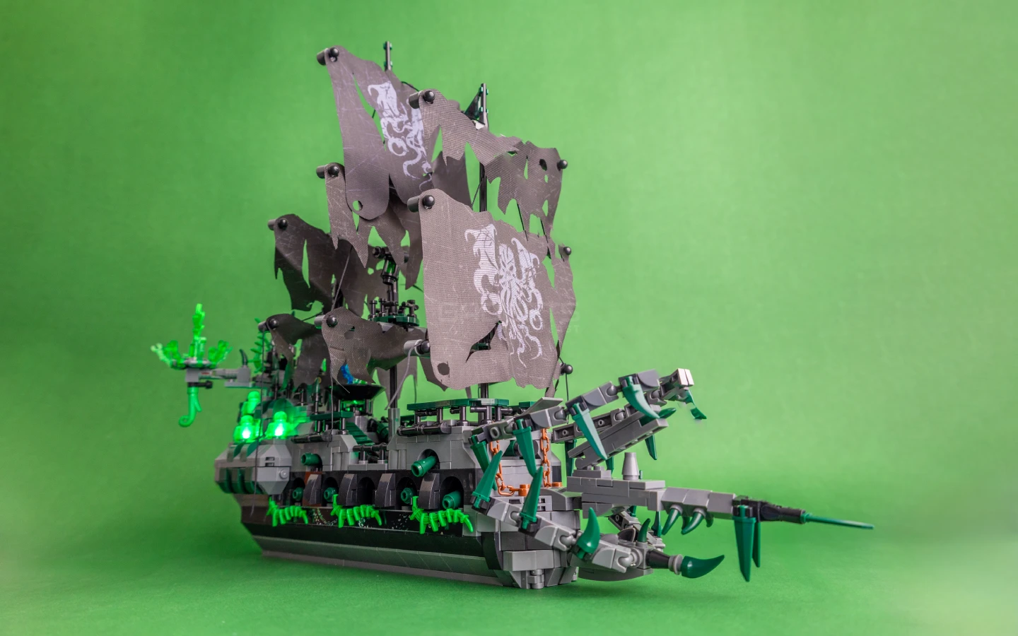 JMBrickLayer Ghost Ship The Flying Dutchman 40001: Detailed Review